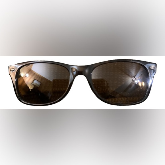 Ray-Ban Accessories - Very cute vintage ray bay sunglasses comes with the case
